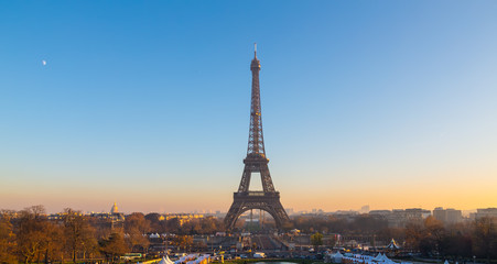 Fototapeta premium Puesta de sol París