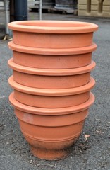 Obraz premium Pots en terre cuite empilés