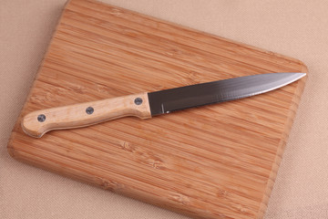 Cutting board and knife