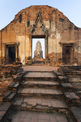 Fototapeta premium Eingang zum Wat Ratchaburana in Ayutthaya