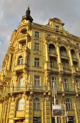 Fototapeta na wymiar Prag, Gebäude mit Erker und Balkonen