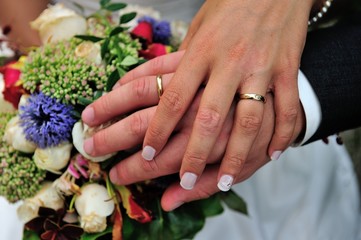 Obraz na płótnie Canvas bridal, bride, bouqet, flowers, hands, love, rings, wedding