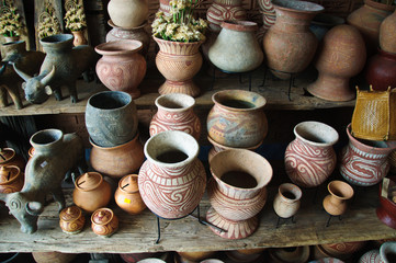 Fototapeta na wymiar souvenir Ancient Earthenware, Ban Chiang, Udornthani, Thailand