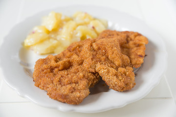 Wiener Schnitzel mit Salat