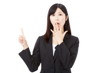 指差す驚いたビジネスウーマン
