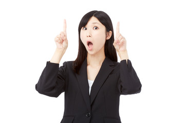 指差す驚いたビジネスウーマン