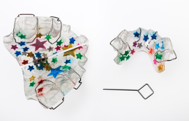 Multicolored orthodontic appliance for a child © Bartkowski