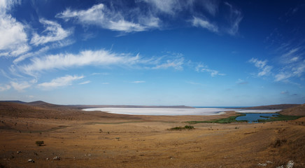 Fototapeta na wymiar Great salt lake under blue sky
