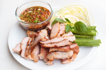 Charcoal-boiled pork neck and spicy sauce.