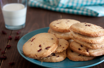 cookies with dry cranberries and a glass of milk