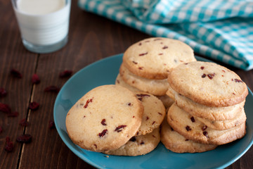 cookies with dry cranberries and a glass of milk
