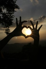 Art hand heart love of sunset