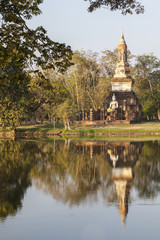 Fototapeta premium Wat Traphang Ngoen in Sukhothai Geschichtspark