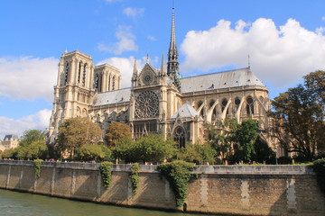 Fototapeta na wymiar Cathédrale Notre Dame à Paris, France