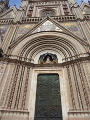 Obraz premium Puerta del Domo de Orvieto