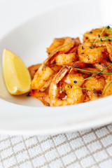 Plate with grilled shrimps and lemon