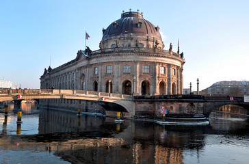 Fototapeta premium Museum in Berlin - sunset