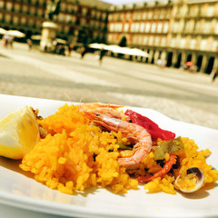 Naklejka premium paella in Plaza Mayor in Madrid, Spain