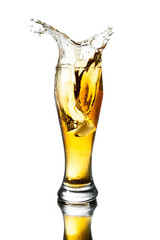 splash beer in glass - 69396689