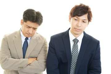 疲れた表情のビジネスマン