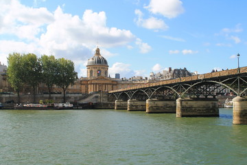 Fototapeta na wymiar Pont des arts à Paris, France