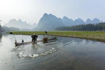 Keuken spatwand met foto Cormorant, fish man and Li River scenery sight  © cchfoto