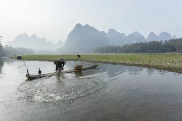 Rolgordijnen Cormorant, fish man and Li River scenery sight  © cchfoto