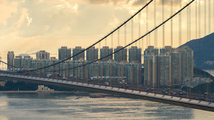 Obraz premium telephoto shot of Tsing Ma bridge with residence building