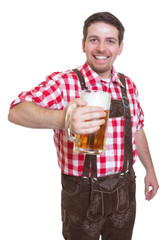 Mann in Lederhose sagt Prost