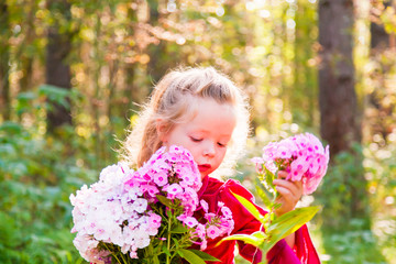 Naklejka premium Girl with flowers