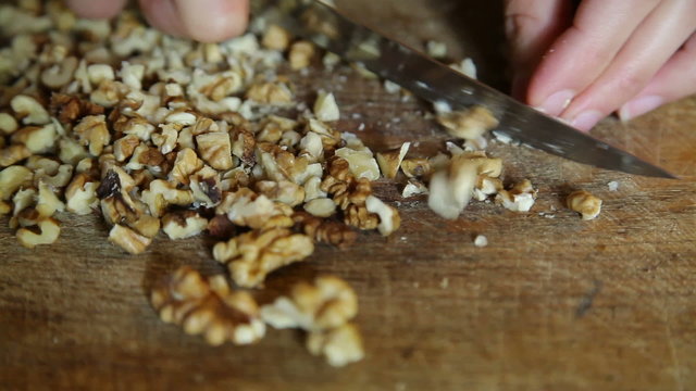 Cutting walnut kernels with knife