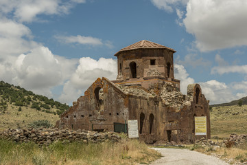 Naklejka premium red church capadocia