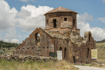 Fototapeta premium red church capadocia