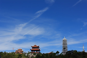Fototapeta na wymiar Beautiful pagoda with blue sky