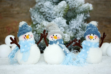 Lustige Schneemänner