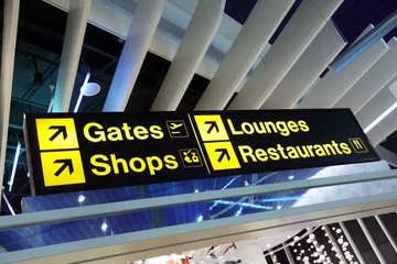 Cercles muraux Aéroport Airport terminal direction sign