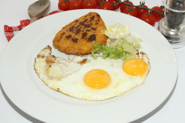 oeufs au plat et cordon bleu