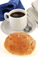 Café et boule de pain brioché