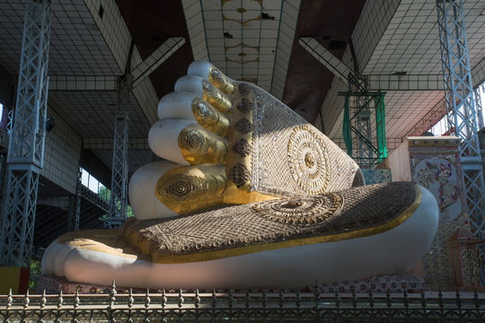 Footprint of Shwethalyaung Buddha
