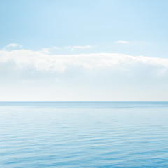 Fototapeta na wymiar light cloud over blue sea