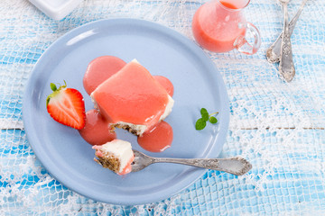 Cheese cake with strawberry sauce