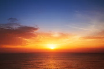 Poster de jardin Mer / coucher de soleil Beau cloudscape au-dessus de la mer, coup de coucher du soleil