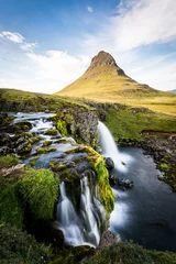 Gordijnen Kirkjufell Mountain, IJsland landschap © ronnybas