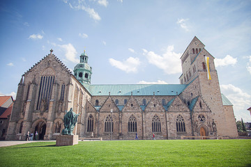 Fototapeta premium Hildesheimer Dom Seitenansicht