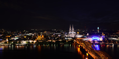 Obraz premium Cologne city panorama by night