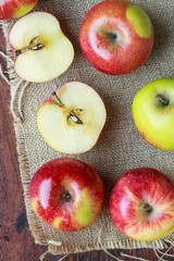 red apples