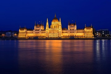 Fototapeta na wymiar Hungarian Parlament & Blue Hour