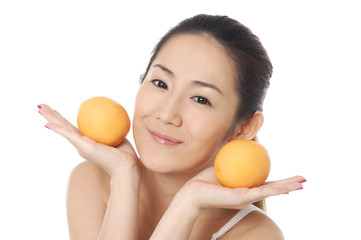 Obraz premium beautiful girl pretty face with healthy skin holding orange