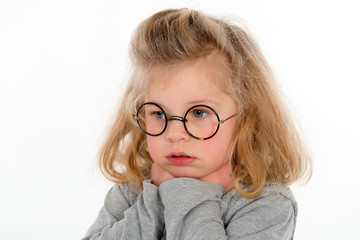 little girl with round glasses looking sad © Firma V