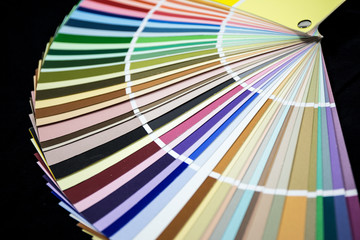 Farbf&auml;cher mit schwarzem Hintergrund